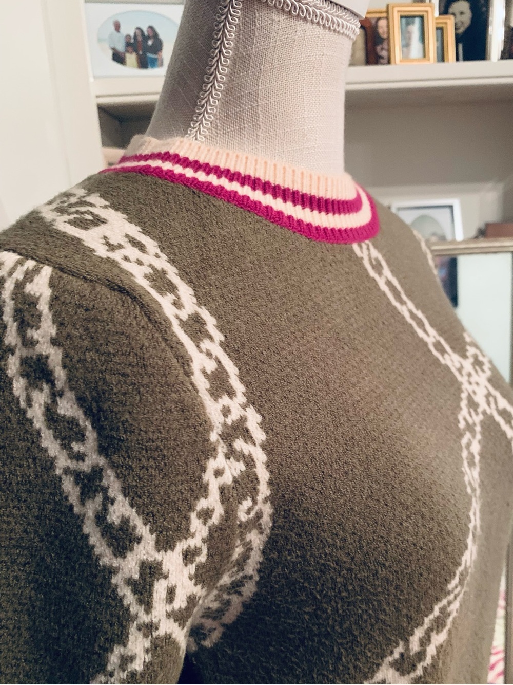 THML💕NWT! SHORT SLEEVE, ROUND NECK, KNIT SWEATER. EXCELLENT CONDITION! - Picture 5 of 11